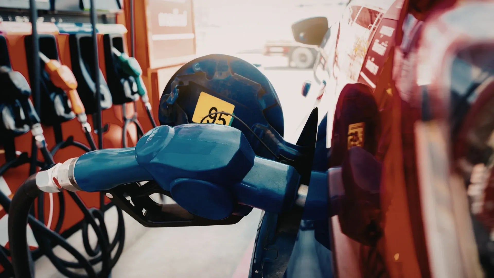 น้ำมันแพง ต้นทุนพุ่ง: 6 กลยุทธ์ที่เจ้าของ SME ใช้รับมือได้เลย